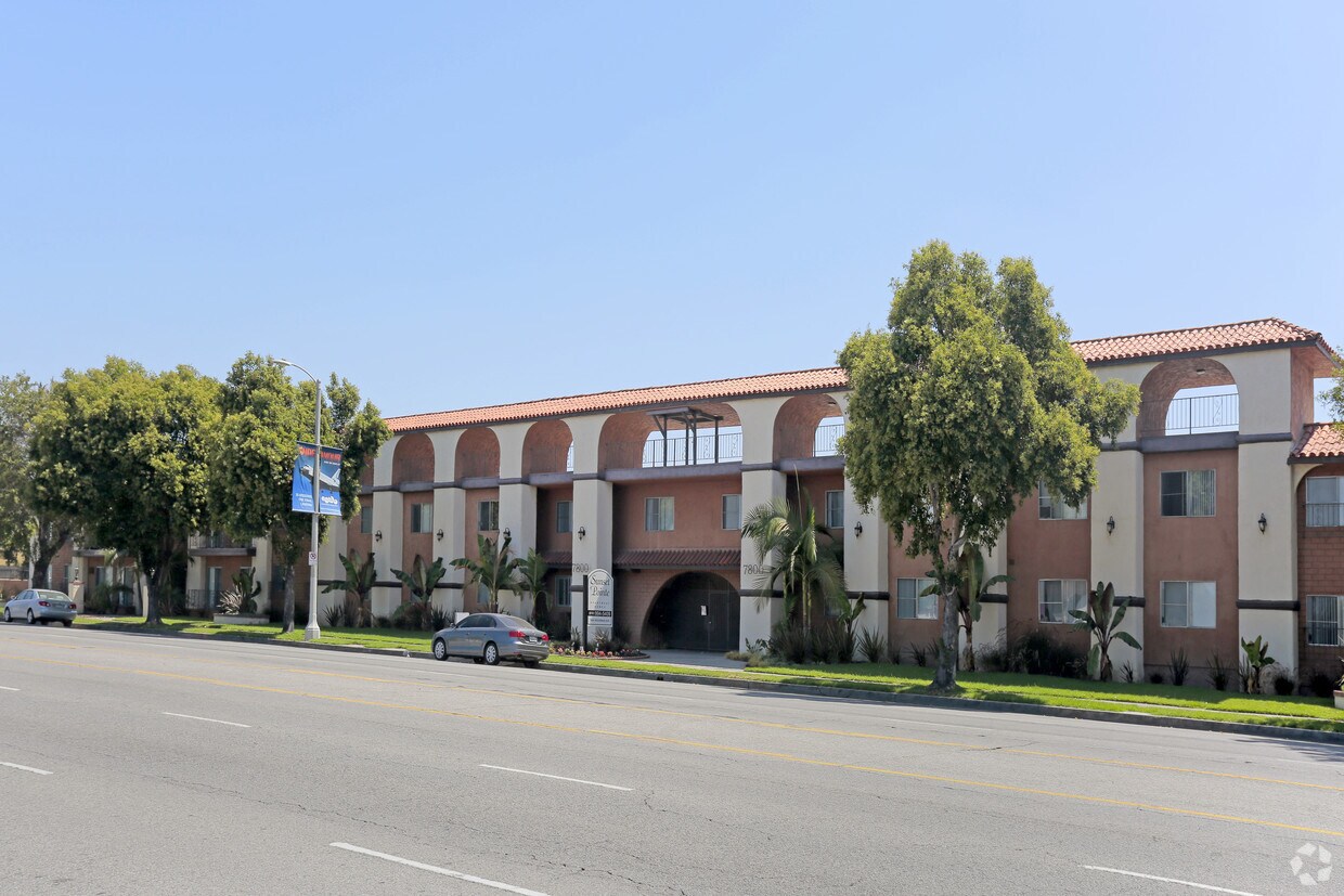 Sunset Pointe Apartments Alquileres en Panorama City, CA