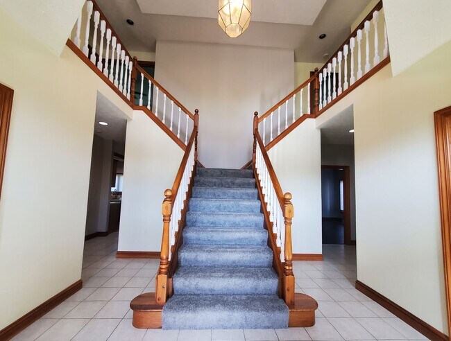 Foto del edificio - 324 Redwood Blvd