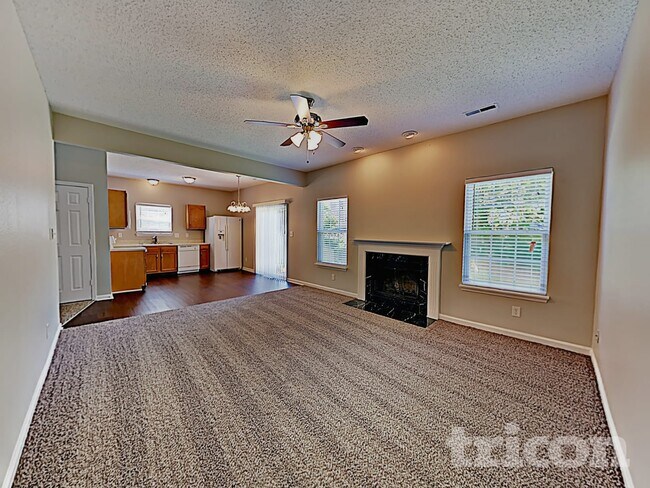 Foto del edificio - 3916 Roundwood Dr