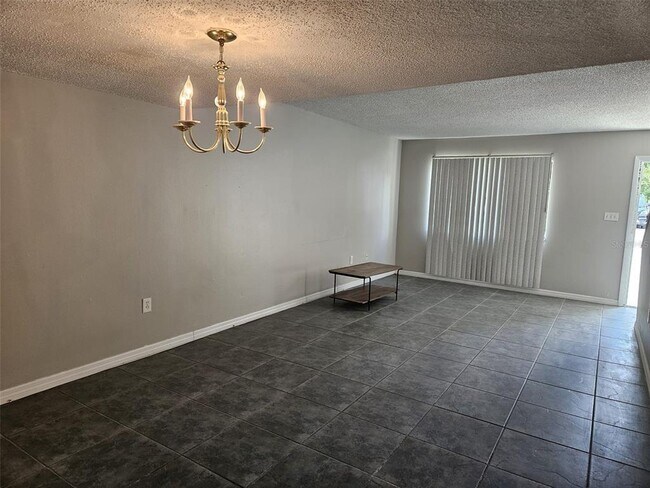 Foto del edificio - 672 Leslie Ct