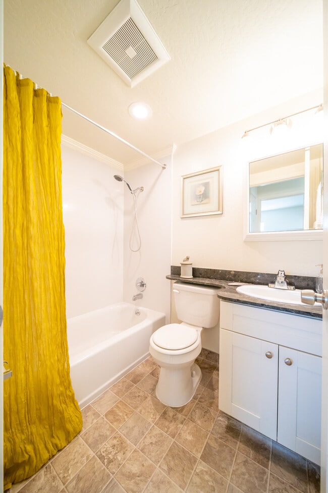 Building Photo - Jackson Lake Apartments