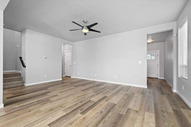 Foto del edificio - 3 bed, 3 bath with over 2000 sq ft!
