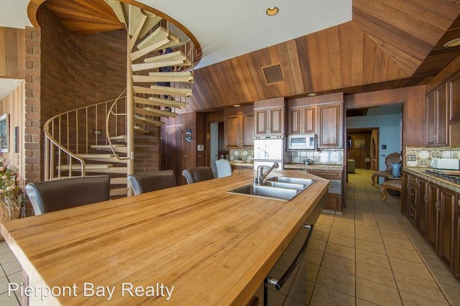 Building Photo - 2944 Solimar Beach Dr