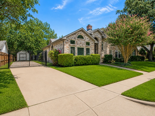 Building Photo - Exceptional Bedford Home with Pool – Your Backyard Getaway Awaits