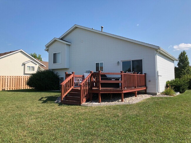 Foto del edificio - 4 Bed 2 Bath Single Family Home