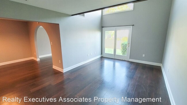 Building Photo - 2 br, 2.5 bath House - 1907 Cherokee Bluff...