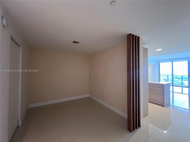 Foto del edificio - 16385 Biscayne Blvd