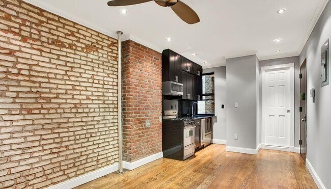 Foto del edificio - 436 W 52nd St