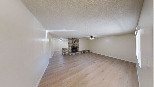 Foto del edificio - 34840 Iris Ln