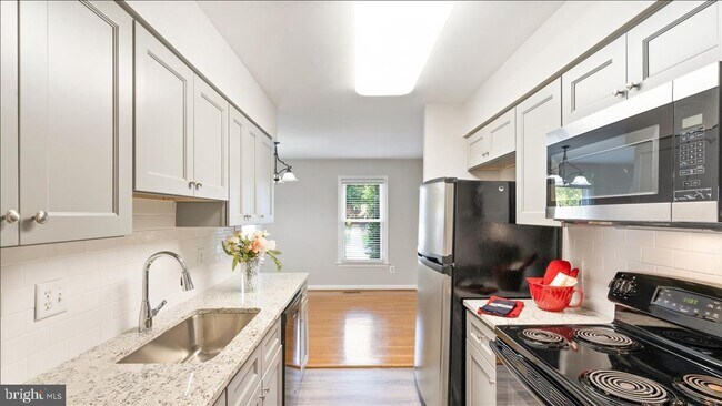 Foto del edificio - 3148 Bayswater Ct