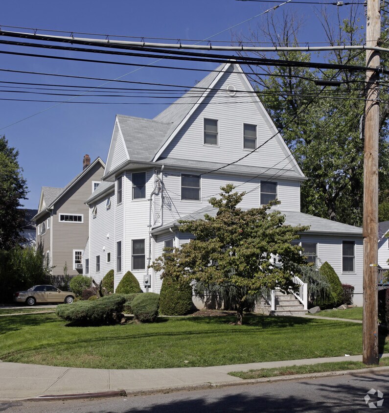 Building Photo - 2547 Amboy Rd