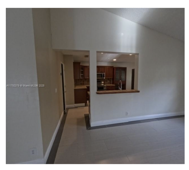 Building Photo - 10557 NW 10th Ct