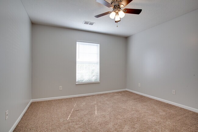 Building Photo - 1653 Maple View Way