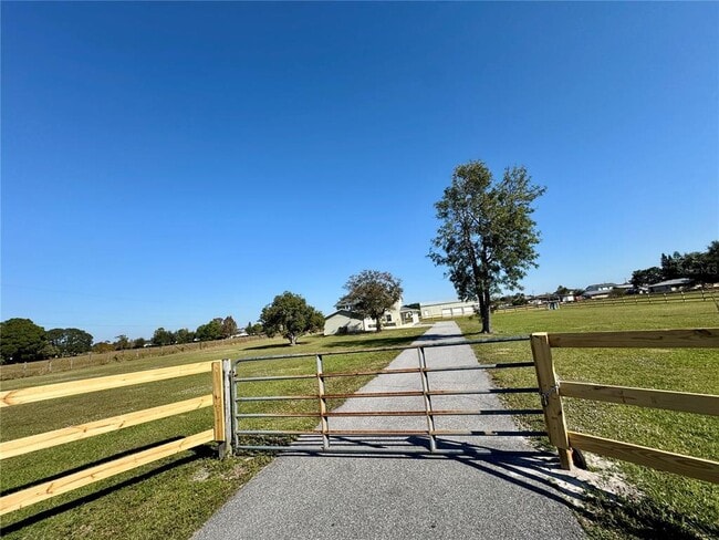 Foto del edificio - 3233 Hickory Tree Rd