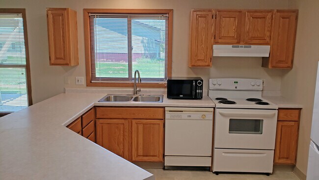 Building Photo - 222 Esplee St