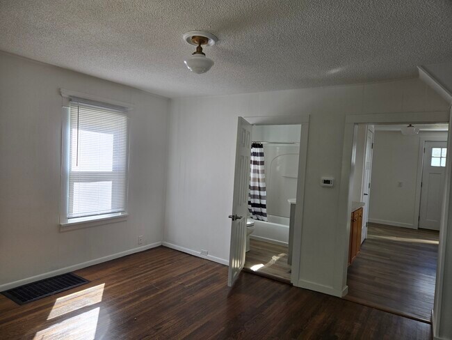Foto del edificio - 714 E Maple Ave