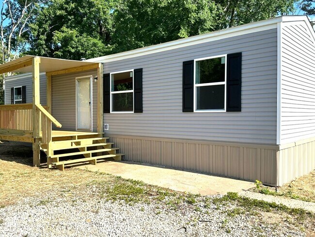 Foto del edificio - Brand new Efficiency 1 BR mobile home with large bonus room