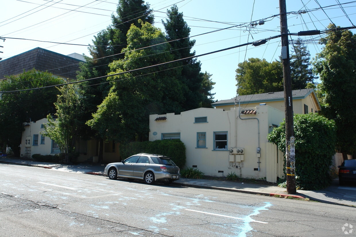 Foto del edificio - 2226-2228 Dwight Way