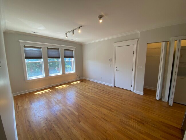 Foto del edificio - 1156 W Cornelia Ave