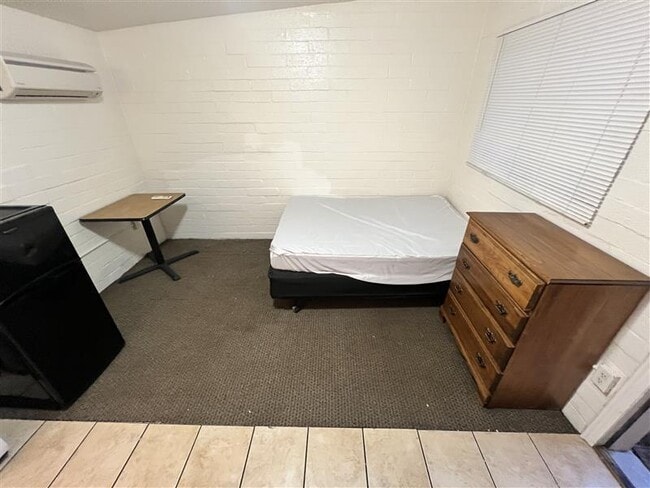 Foto del edificio - 1643 S State St