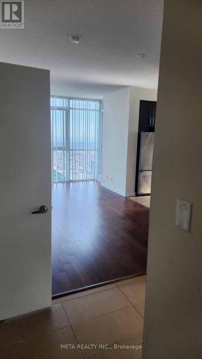 Photo du bâtiment - 4070 Confederation Pkwy