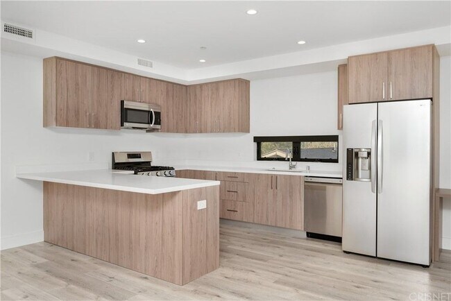 Foto del edificio - 5923 Laurel Canyon Blvd