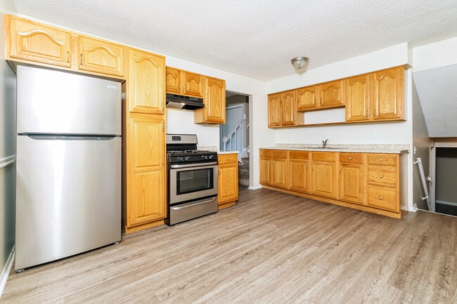 Foto del edificio - 5252 Refugee Rd