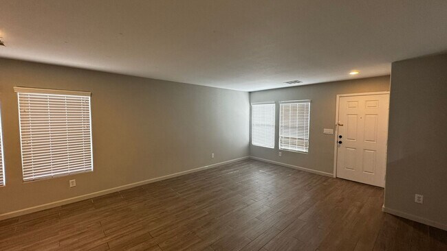 Foto del edificio - SW Single Story ONLY $1998