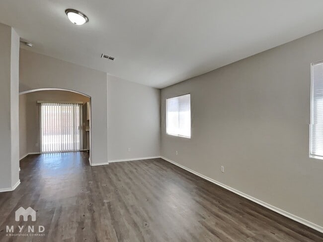 Foto del edificio - 2858 Mt Hope Dr