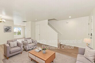 Building Photo - 16964 NW Desert Canyon Dr