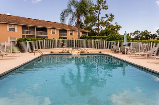 Building Photo - ** 2 BED\2 BATH TOP FLOOR CONDO ** FURNISHED TURN-KEY ** STEPS TO POOL ** LELY AREA ** SEASONAL **