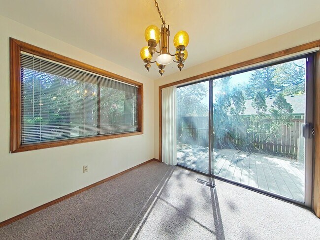 Foto del edificio - SPRING SPECIAL ~ $1150 OFF FIRST MONTH RENT