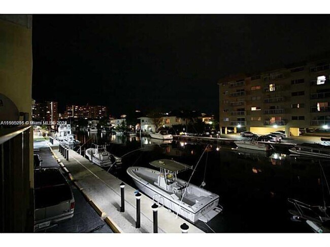 Foto del edificio - 3642 NE 171 St