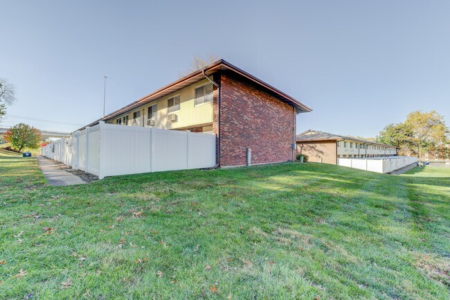 Building Photo - 7242 Hazelcrest Dr