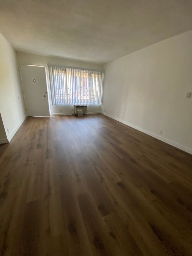 Building Photo - 629 Hayworth Ave