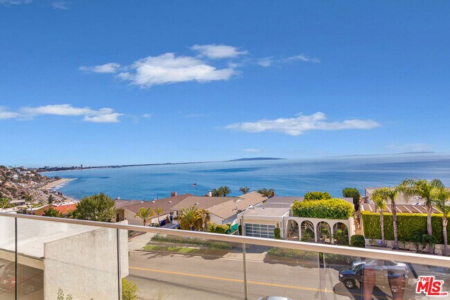 Foto del edificio - 18223 Coastline Dr