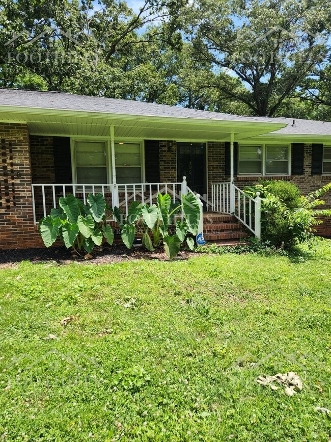 Building Photo - 205 Clarke Stream Dr