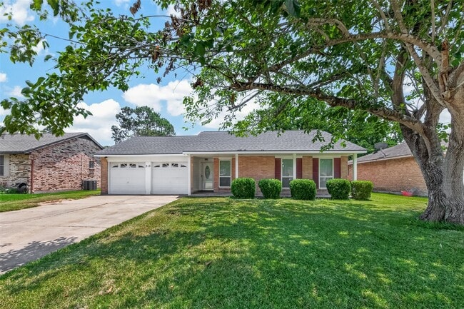 Building Photo - 313 Stratmore Dr