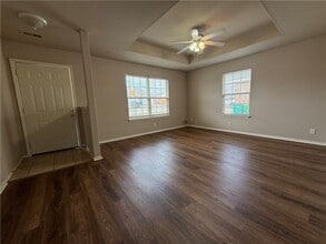 Building Photo - 662 Appleridge Dr