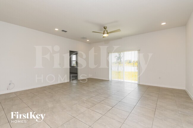 Building Photo - 1630 Isleta Lp