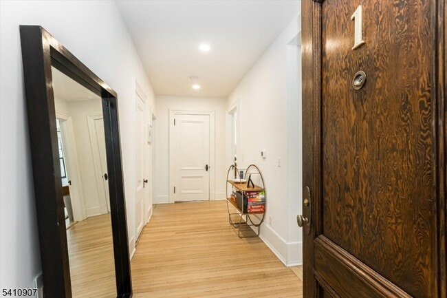 Foto del edificio - 11 Upper Mountain Ave