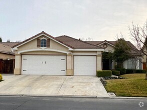 Building Photo - 4872 N Crestmoor Ave