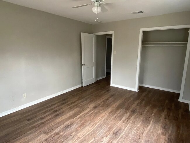 Building Photo - 3875 E Lynwood Dr