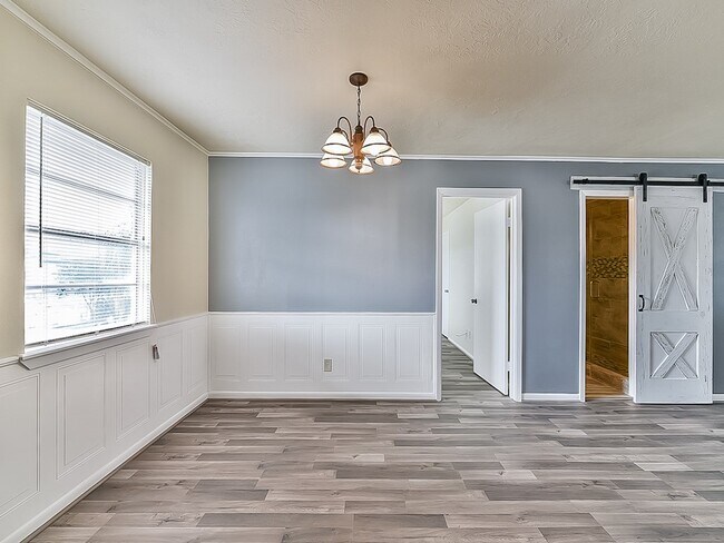 Foto del edificio - 900 Bonita Dr