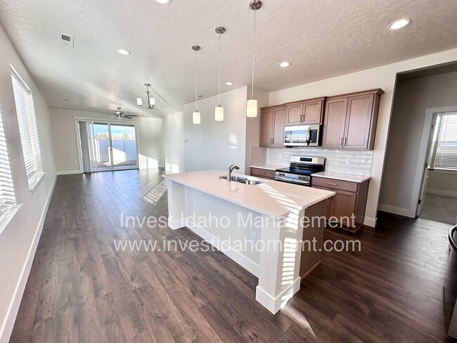 Building Photo - Brand new construction home available now ...