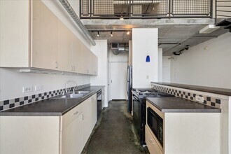 Building Photo - 2000 Bagby St
