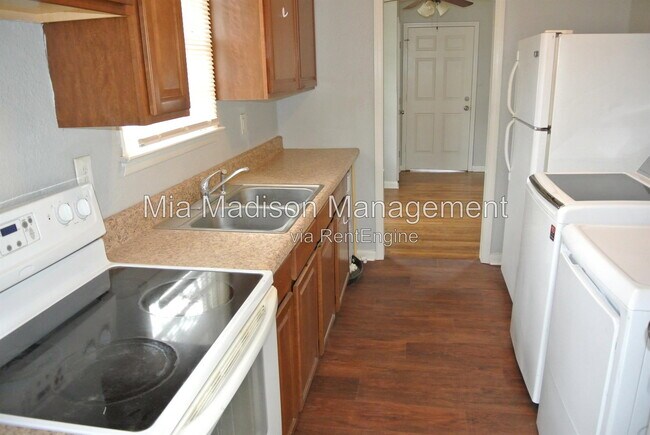 Foto del edificio - 310 Forrest Ave