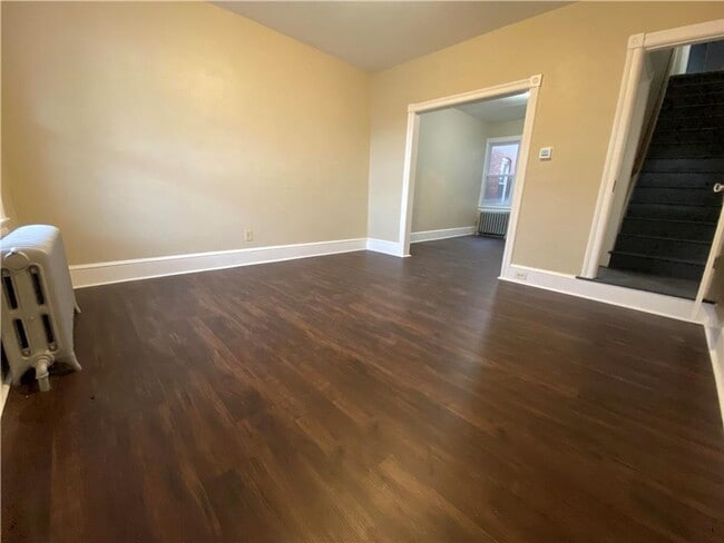 Building Photo - Charming three-bedroom row house available for rent in the desirable Nazareth