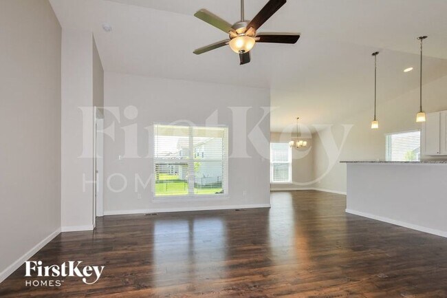 Foto del edificio - 404 Cozy Pines Dr