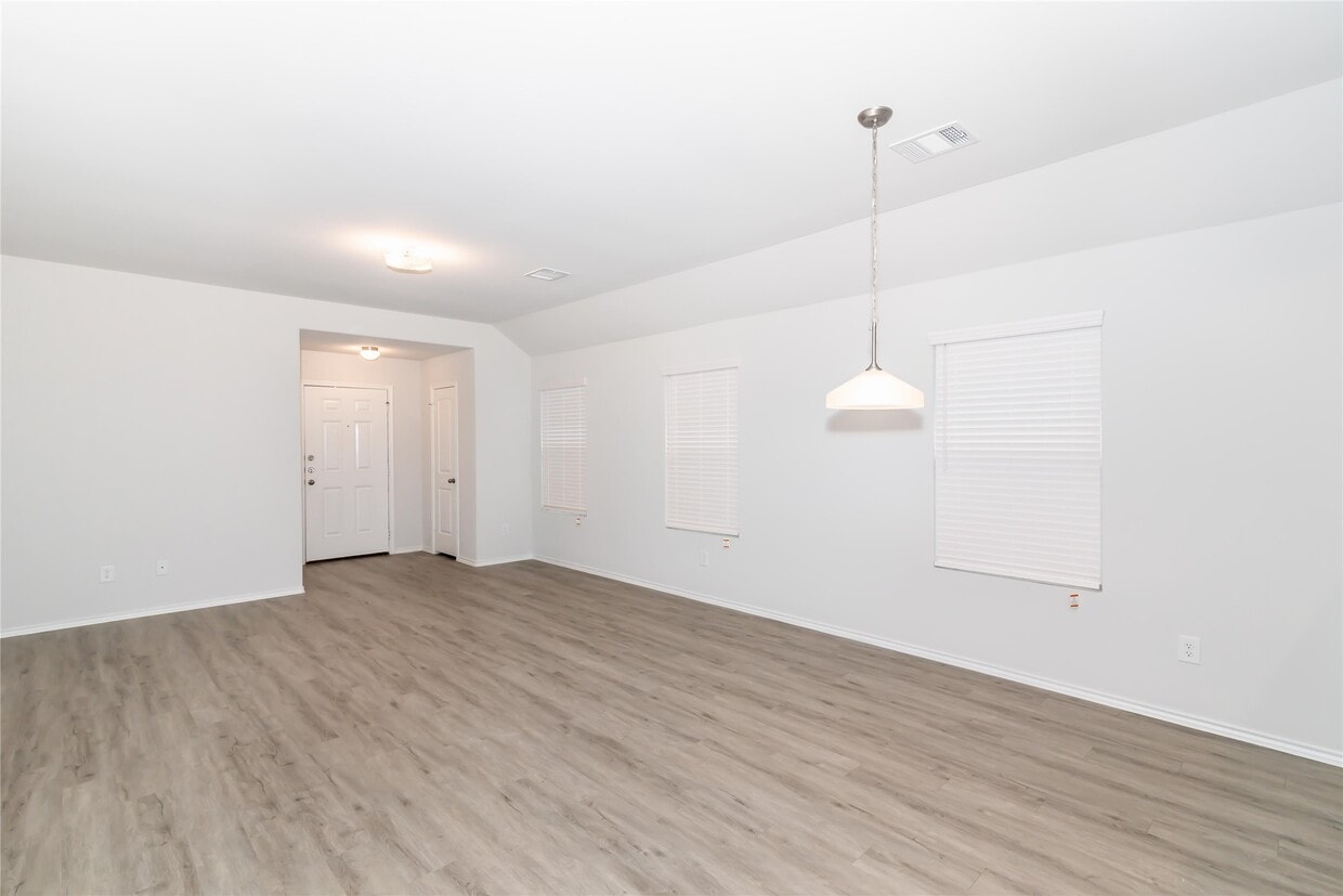Building Photo - 1241 Narrow Hts Dr